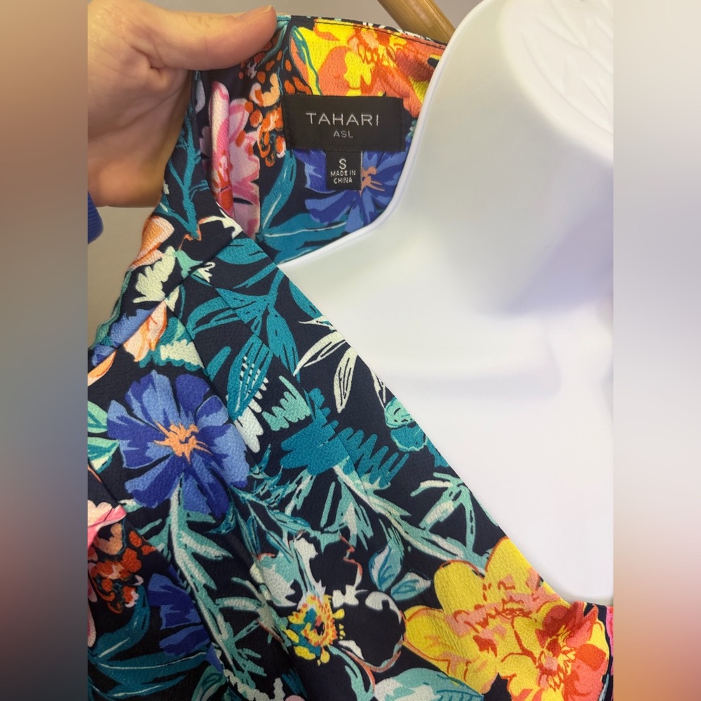 NWT Tahari ASL Multicolor Floral V-Neck Blouse Size S - Picture 5 of 8